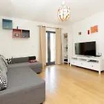 Charming 2Br Flat Near Canary Wharf With Balcony