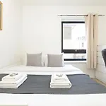 Charming 2Br Flat Near Canary Wharf With Balcony
