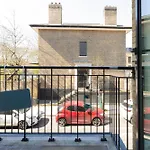 Charming 2Br Flat Near Canary Wharf With Balcony