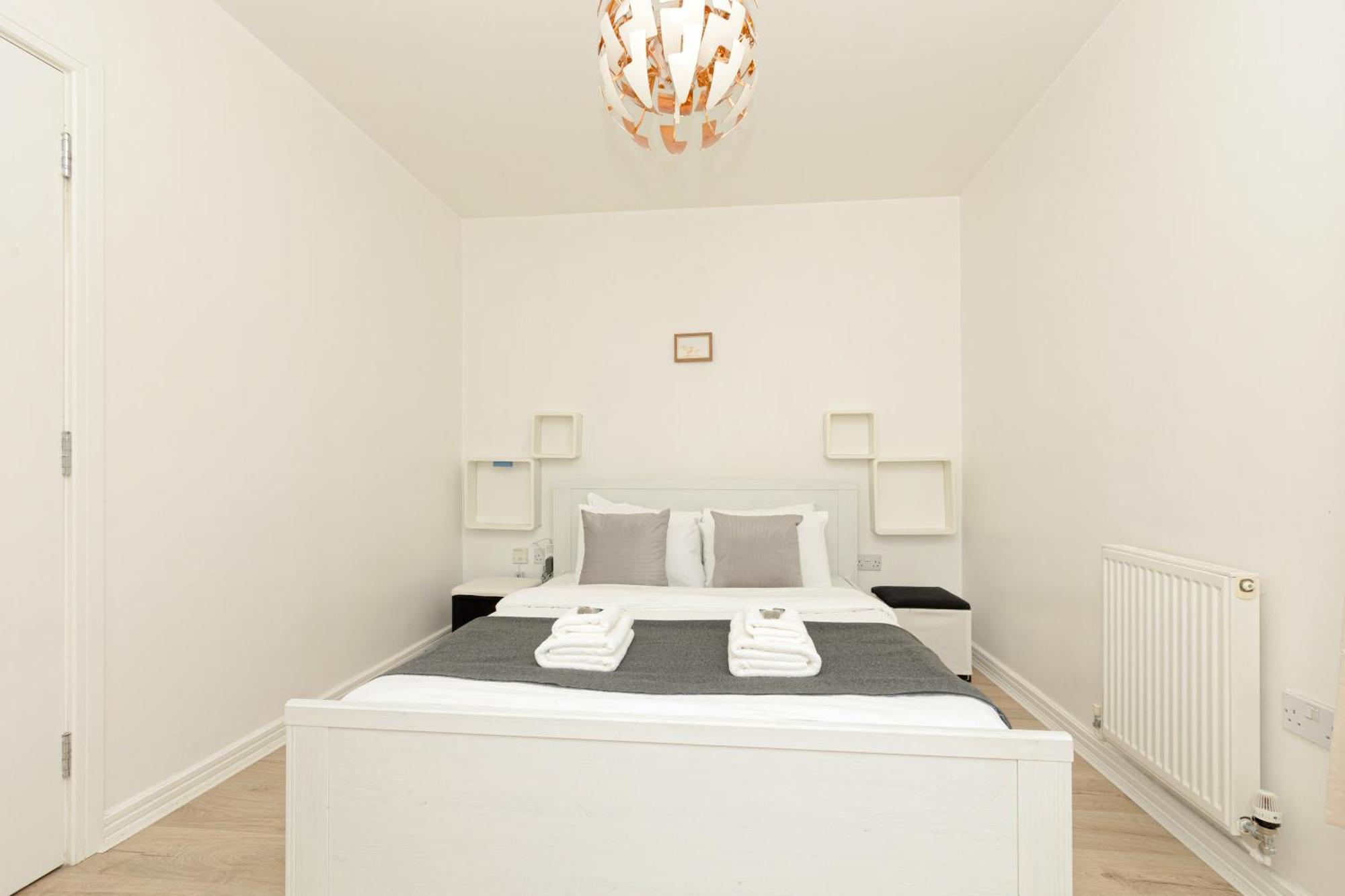 Charming 2br Flat Near Canary Wharf With Balcony *
