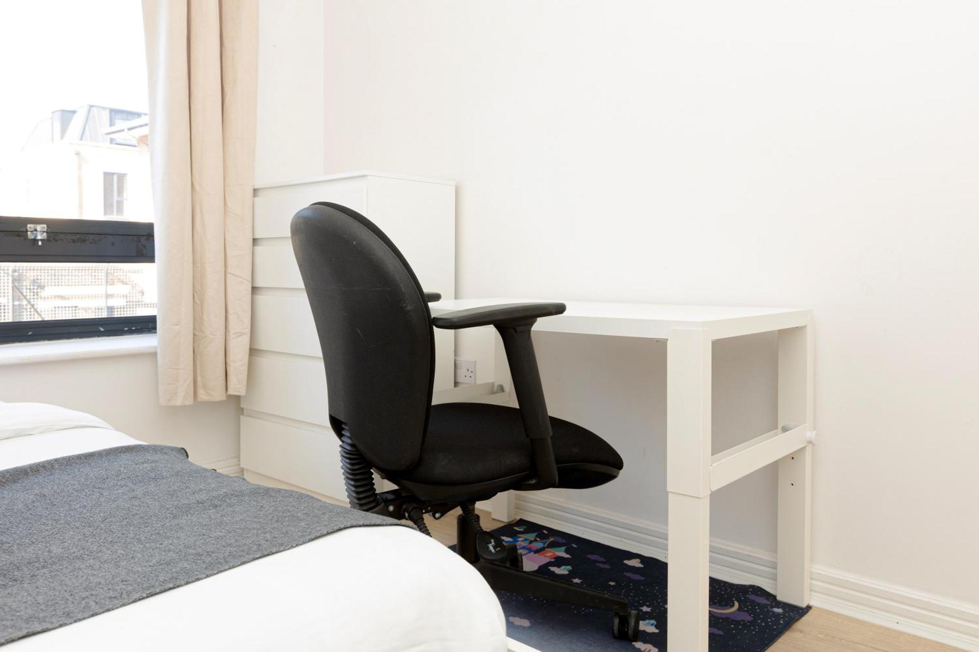 Charming 2br Flat Near Canary Wharf With Balcony Londres