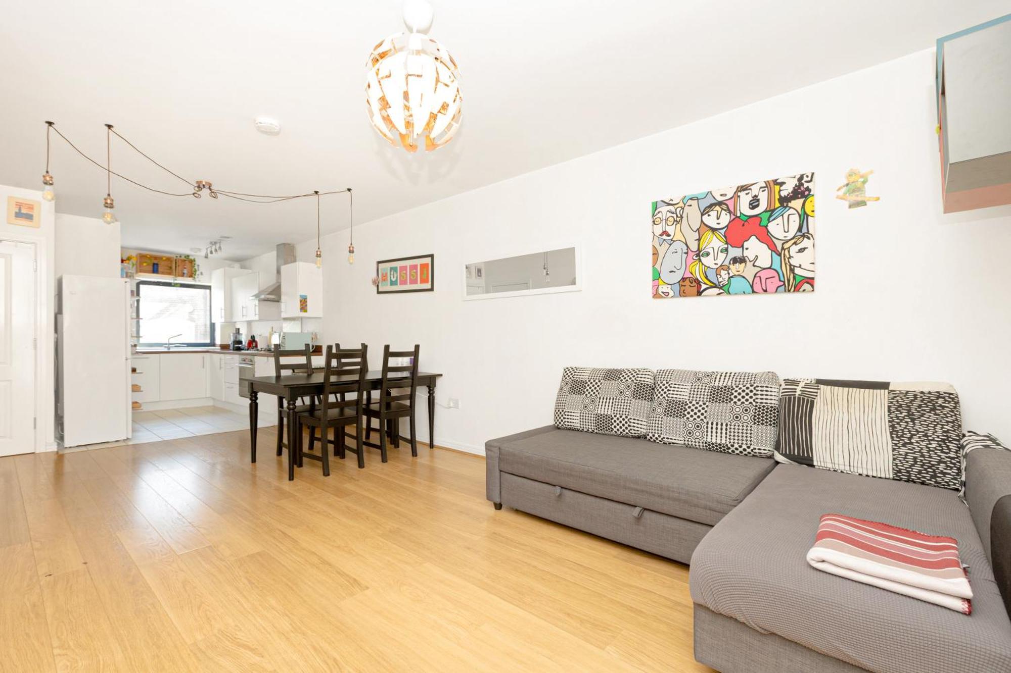 Charming 2br Flat Near Canary Wharf With Balcony Londres