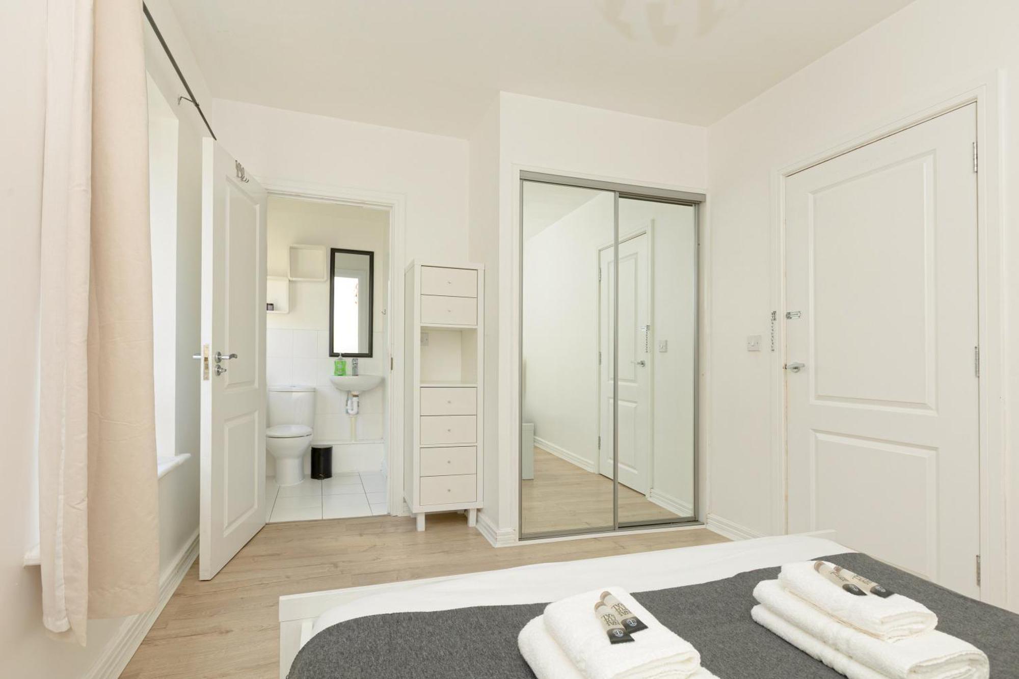 Charming 2br Flat Near Canary Wharf With Balcony